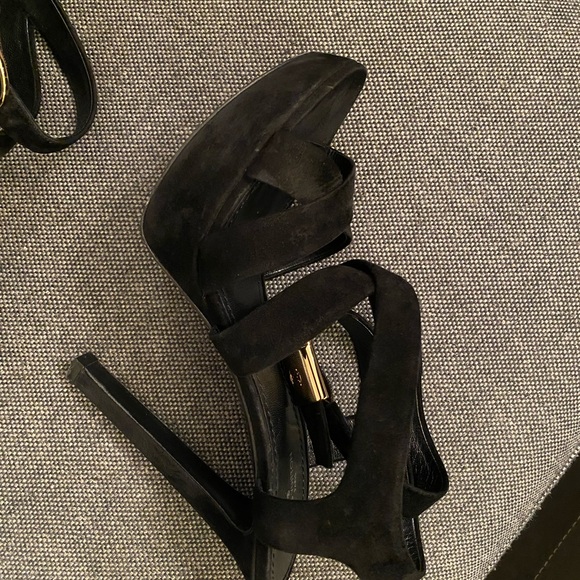 Louis Vuitton Lock Me Sandal in Noir - Picture 4 of 8